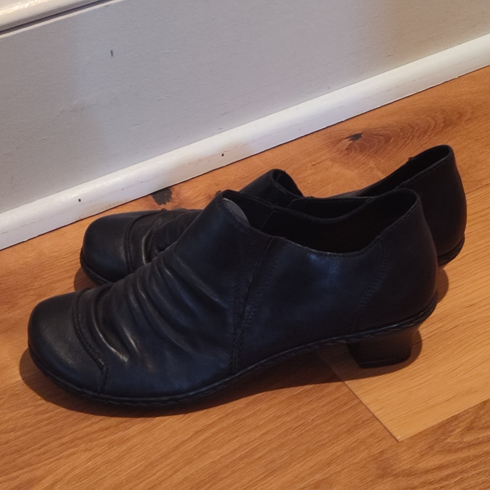 Reiker slip-ons